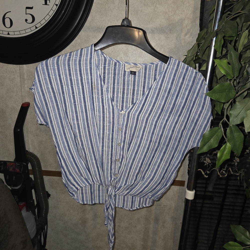 Universal Thread Stripped T-Shirt in Medium